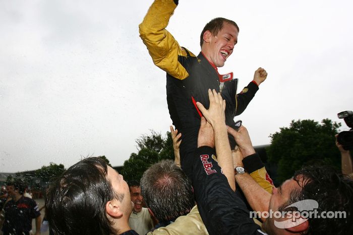 Speed fue despedido y le sustituyó, desde mediados de 2007, Sebastian Vettel. Pocas carreras después, en el GP de China 2007, Vettel logró un gran cuarto puesto que el equipo celebró por todo lo alto. Fue el mejor resultado de Toro Rosso en sus dos primeras temporadas.