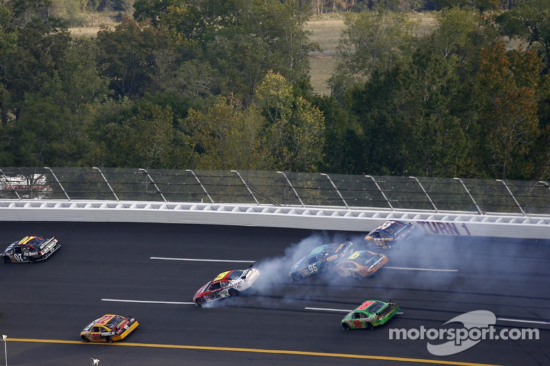 Herbst 2007: Crash mit Elliott Sadler, Tony Raines, Greg Biffle, Michael Waltrip