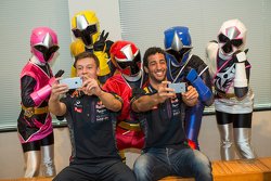 Daniel Ricciardo, Red Bull Racing e Daniil Kvyat, Red Bull Racing con Eiichi Ishigaki, vice-governat