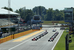 Start: Lewis Hamilton, Mercedes AMG F1 W06, in Führung