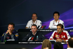 La Conferencia de la FIA: Jonathan Neale, director de operaciones de McLaren, Yasuhisa Arai, Honda D