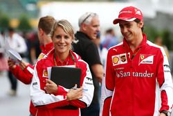 Esteban Gutierrez, Ferrari piloto de pruebas y de reserva con Britta Roeske, Ferrari encargada de pr