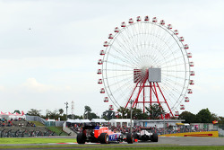 Max Verstappen, Scuderia Toro Rosso STR10 leads Will Stevens, Manor Marussia F1 Team