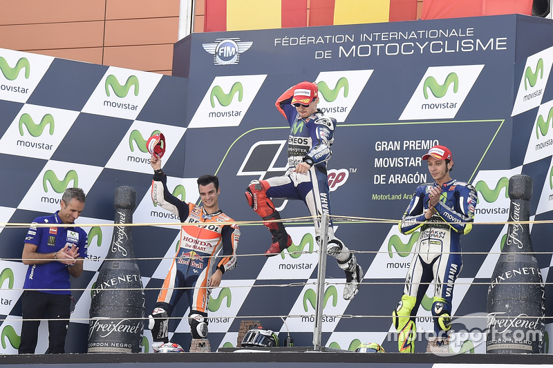 Podio GP de Aragón 2015: 1º Jorge Lorenzo, 2º Dani Pedrosa, 3º Valentino Rossi