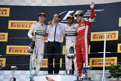 Podium : le vainqueur Lewis Hamilton, Mercedes AMG F1 Team, le deuxième, Nico Rosberg, Mercedes AMG F1 Team, le troisième, Sebastian Vettel, Ferrari