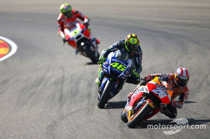 Rossi y Pedrosa mantuvieron un bonito duelo en Aragón 2015