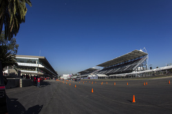 Inauguración del Autódromo Hermanos Rodríguez para el GP de México
