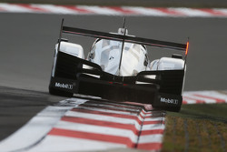 #17 Porsche Team Porsche 919 Hybrid: Timo Bernhard, Mark Webber, Brendon Hartley