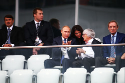 Vladimir Putin, presidente de Rusia con Bernie Ecclestone,