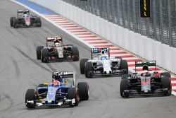 Felipe Nasr, Sauber C34 en Jenson Button, McLaren MP4-30