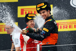 Sergio Pérez, Sahara Force India F1 celebra en el podio su tercer lugar