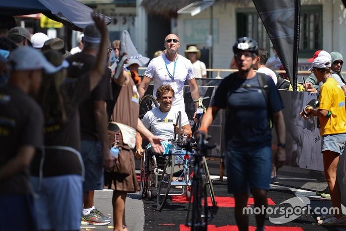Alex Zanardi compite en el Triatlón Ironman de Hawaii