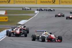 Jake Dennis, Prema Powerteam Dallara Mercedes-Benz y Felix Rosenqvist, Prema Powerteam Dallara Merce