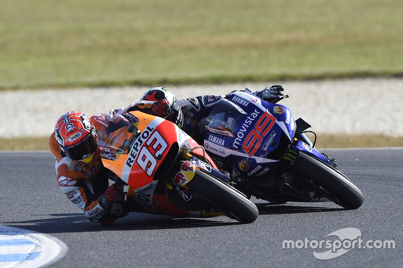 Marc Marquez, Repsol Honda Team overtakes Jorge Lorenzo, Yamaha Factory Racing