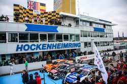 Podium: 2de Jamie Green, Audi Sport Team Rosberg Audi RS 5 DTM, winnaar Timo Scheider, Audi Sport Te