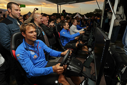 Andreas Mikkelsen, Volkswagen Motorsport, am WRC-Simulator