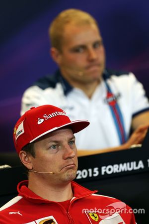 Kimi Raikkonen, Ferrari et Valtteri Bottas, Williams lors de la conférence de presse de la FIA