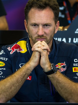 Christian Horner, Red Bull Racing Director del Equipo en la conferencia de prensa de la FIA