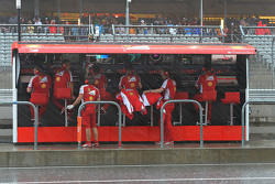 Ferrari командний місток under heavy rain