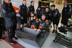 Het Sahara Force India F1 Team maakt plezier in de regen