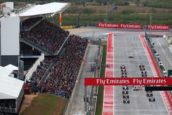 Nico Rosberg, Mercedes AMG F1 W06 on pole position at the start of the race