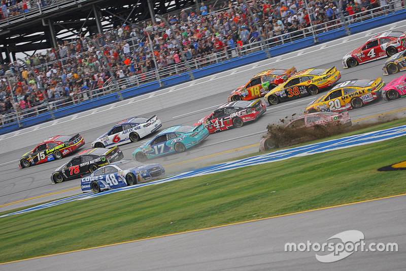 Herbst 2015: Crash mit Jimmie Johnson und Kyle Larson