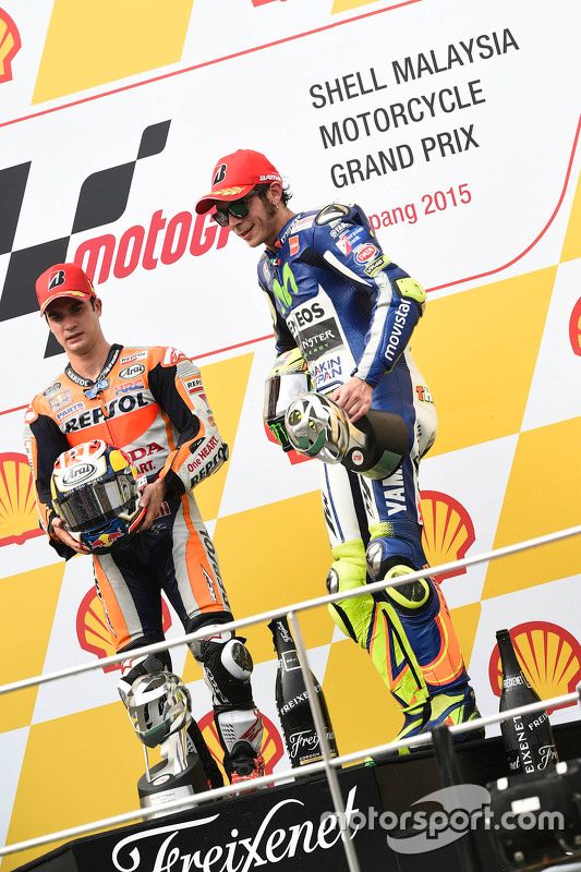 Podium: el ganador, Dani Pedrosa, Repsol Honda Team y el tercer lugar, Valentino Rossi, Yamaha Facto