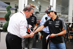 Nigel Mansell, con Sergio Pérez, Sahara Force India F1