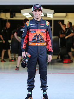 Sergio Pérez, Sahara Force India F1 presenta el traje que usara con temas especial de México