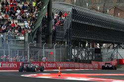 Nico Rosberg, Mercedes AMG F1 W06 with his rear brakes on fire