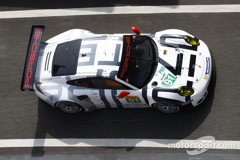 #91 Porsche Team Manthey Porsche 911 RSR : Richard Lietz, Michael Christensen