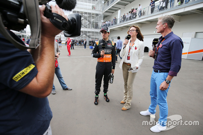 Sergio Pérez, Sahara Force India F1con Suzi Perry, presentadora de BBC F1 y David Coulthard, Red Bul