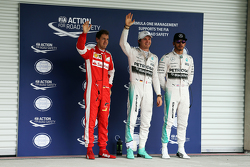 Polesitter Nico Rosberg, Mercedes AMG F1 en derde plaats Sebastian Vettel, Ferrari en tweede plaats