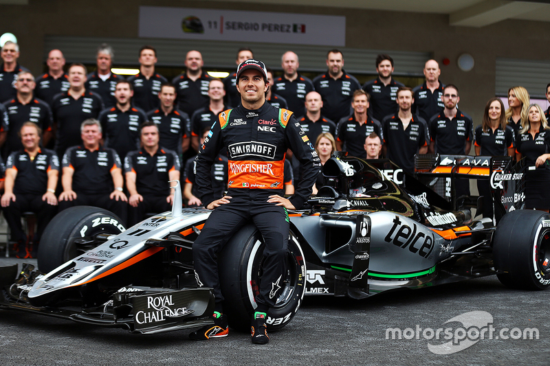 Sergio Pérez, Sahara Force India F1 en la foto del equipo