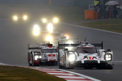 #17 Porsche Team Porsche 919 Hybrid: Timo Bernhard, Mark Webber, Brendon Hartley