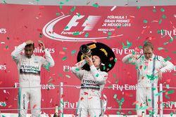 Podio: Primer lugar Nico Rosberg, Mercedes AMG F1, Segundo Lugar Lewis Hamilton Mercedes AMG F1 y el
