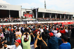 Podium: Second place Lewis Hamilton Mercedes AMG F1, Andrew Shovlin, Mercedes AMG F1 Engineer, Race