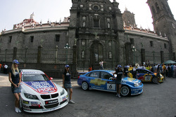 Fiesta en la ciudad de Puebla con pilotos y equipos