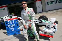Rubens Barrichello, Honda Racing F1 Team, celebrando 257 corridas