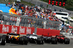 Start, Felipe Massa, Scuderia Ferrari, F2008, Lewis Hamilton, McLaren Mercedes, MP4-23, Robert Kubic