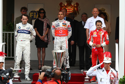 Второе место - Роберт Кубица, BMW Sauber F1 Team, первое место - Льюис Хэмилтон, McLaren Mercedes и