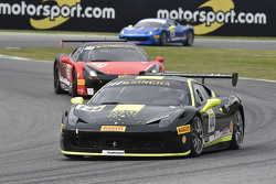 #144 Vladimir Hladik, Scuderia Praha, mit Motorsport.com-Logos im Hintergrund