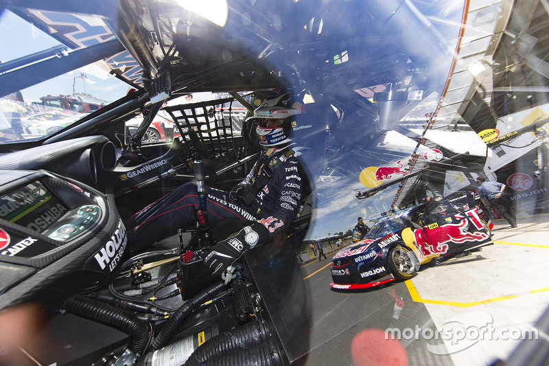 #3: Jamie Whincup in der Boxengasse