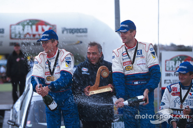 I vincitori Marcus Gronholm w Timo Rautiainen, Peugeot Sport Peugeot 206 WRC