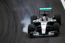 Lewis Hamilton, Mercedes AMG F1 W06 bloquea los frenos