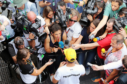 Lewis Hamilton, Mercedes AMG F1, mit der Presse
