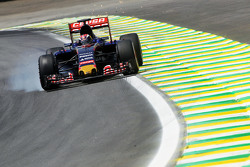Макс Ферстаппен, Scuderia Toro Rosso STR10 блокирует колеса на торможении