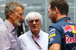 Eddie Jordan, Pandit de BBC televisión con Bernie Ecclestone y Christian Horner, Red Bull Racing jef