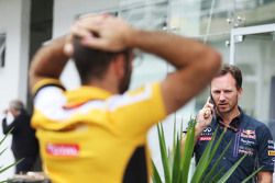 Christian Horner, Team Principal Red Bull Racing et Cyril Abiteboul, Directeur Général Renault Sport F1