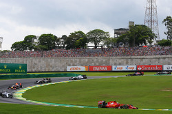 Kimi Raikkonen, Ferrari SF15-T at the start of the race